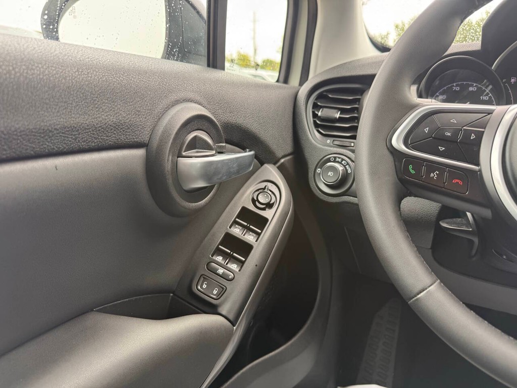 FIAT 500X Vehicle Full-screen Gallery Image 31