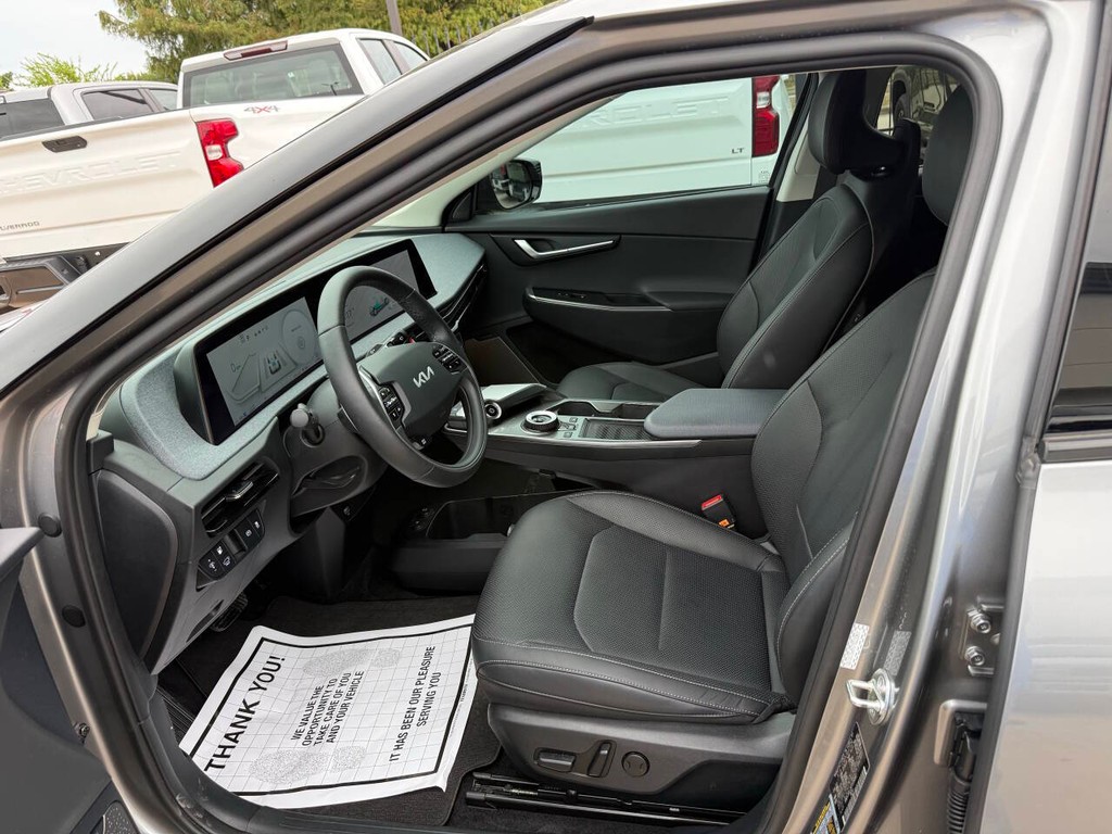 Kia EV6 Vehicle Full-screen Gallery Image 07