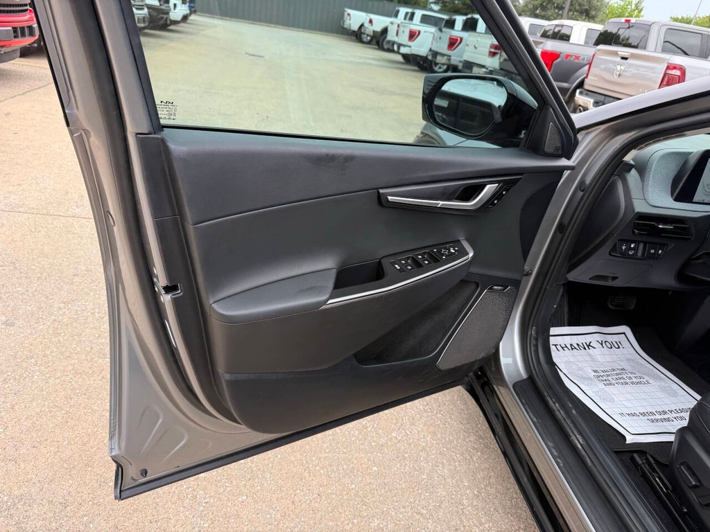 Kia EV6 Vehicle Full-screen Gallery Image 08