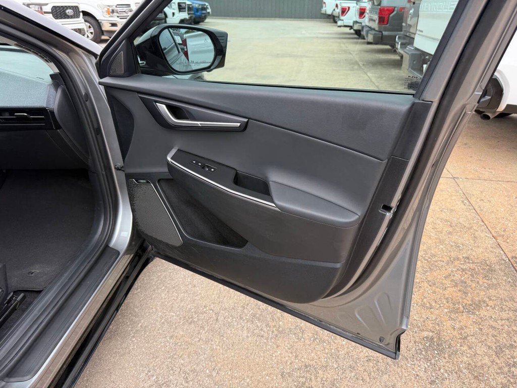 Kia EV6 Vehicle Full-screen Gallery Image 10