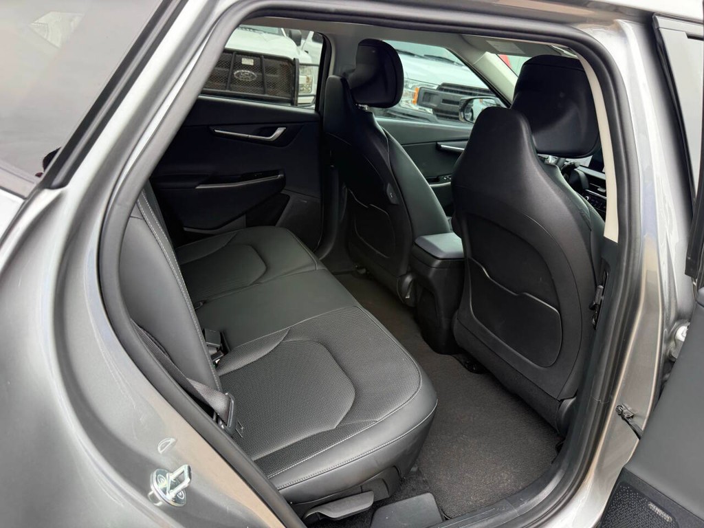 Kia EV6 Vehicle Full-screen Gallery Image 11