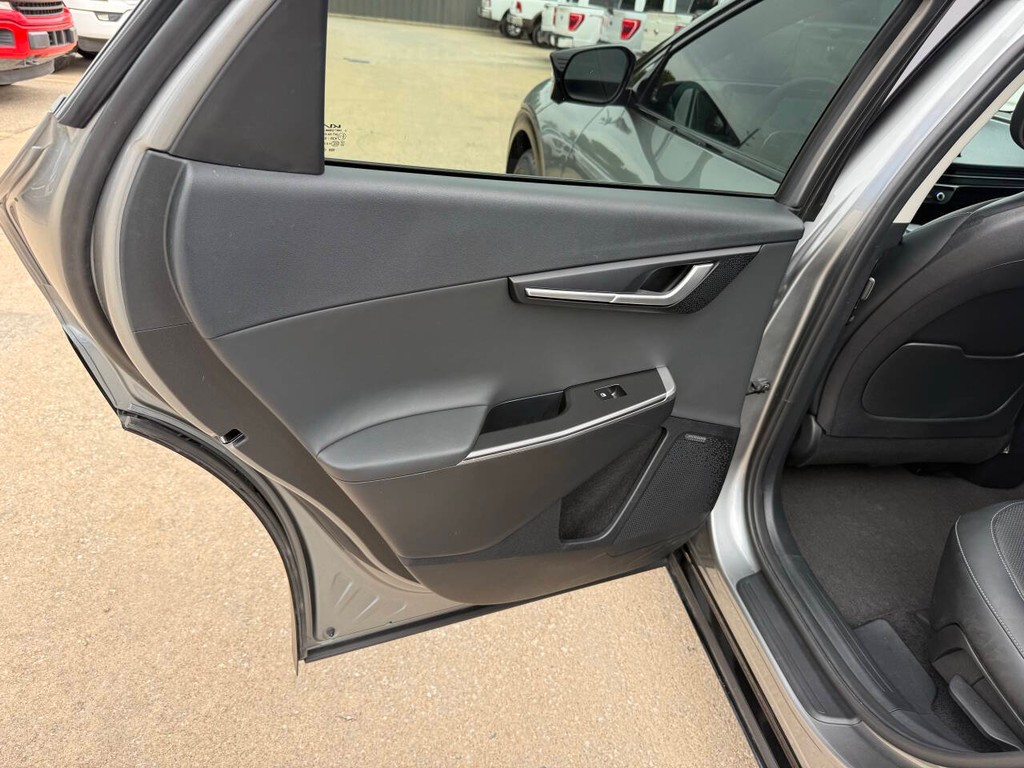 Kia EV6 Vehicle Full-screen Gallery Image 15