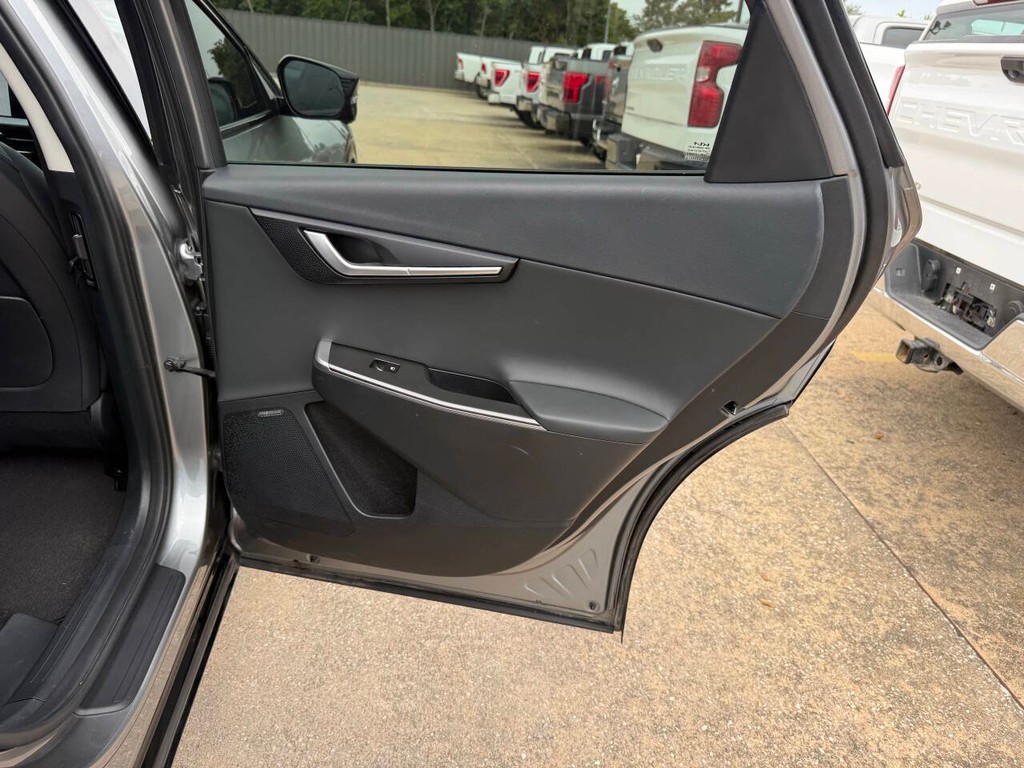 Kia EV6 Vehicle Full-screen Gallery Image 17