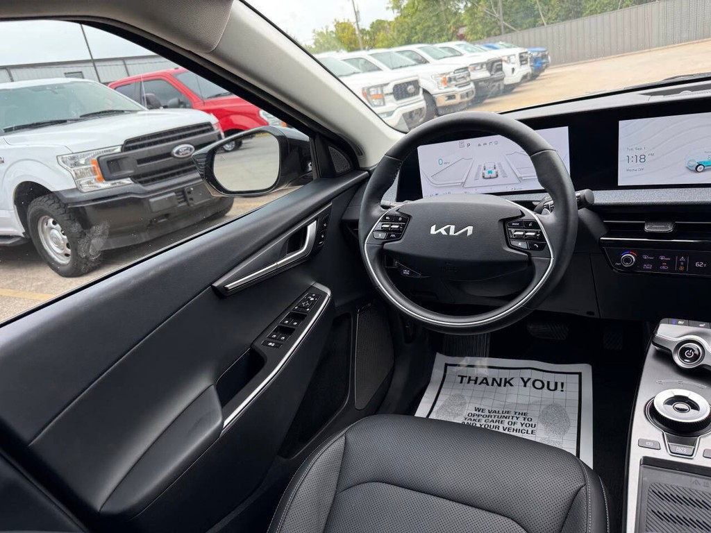 Kia EV6 Vehicle Full-screen Gallery Image 20