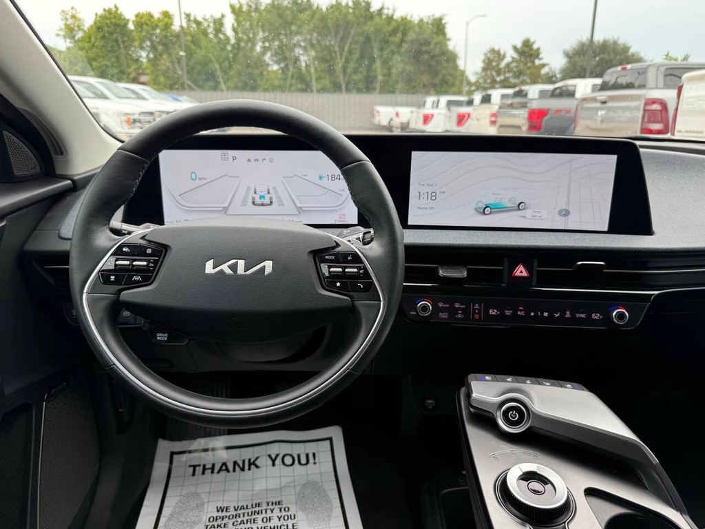 Kia EV6 Vehicle Full-screen Gallery Image 23