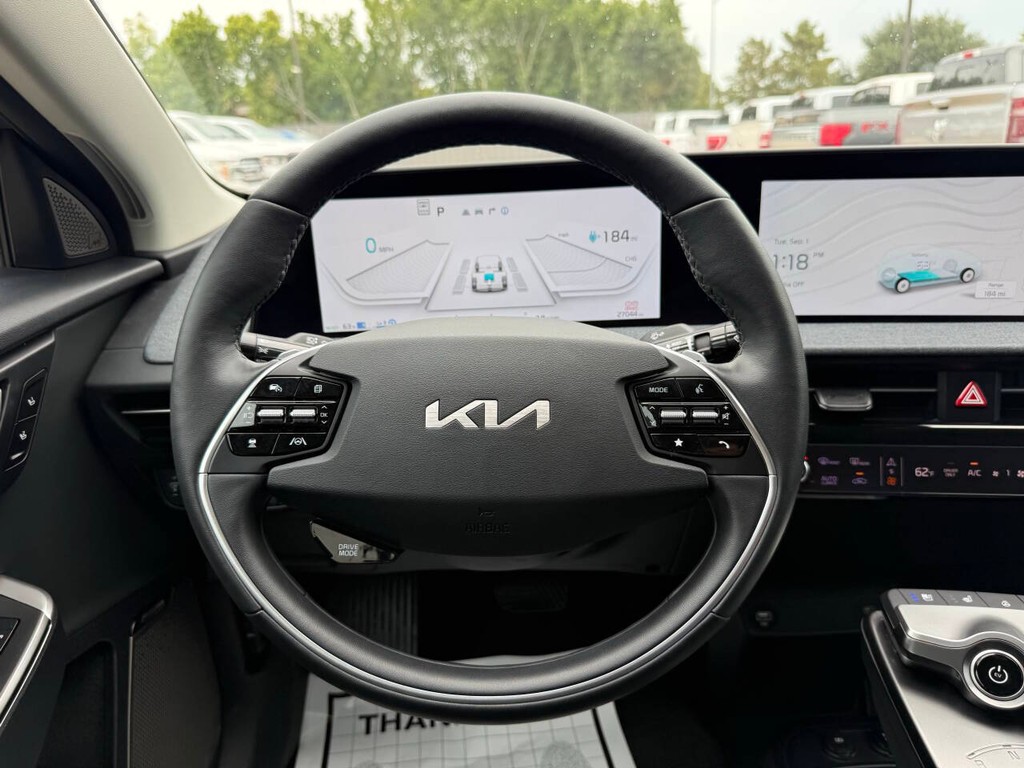Kia EV6 Vehicle Full-screen Gallery Image 24