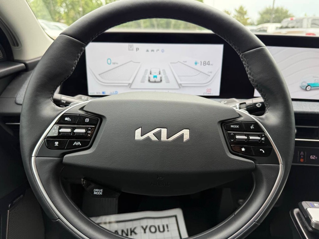 Kia EV6 Vehicle Full-screen Gallery Image 25