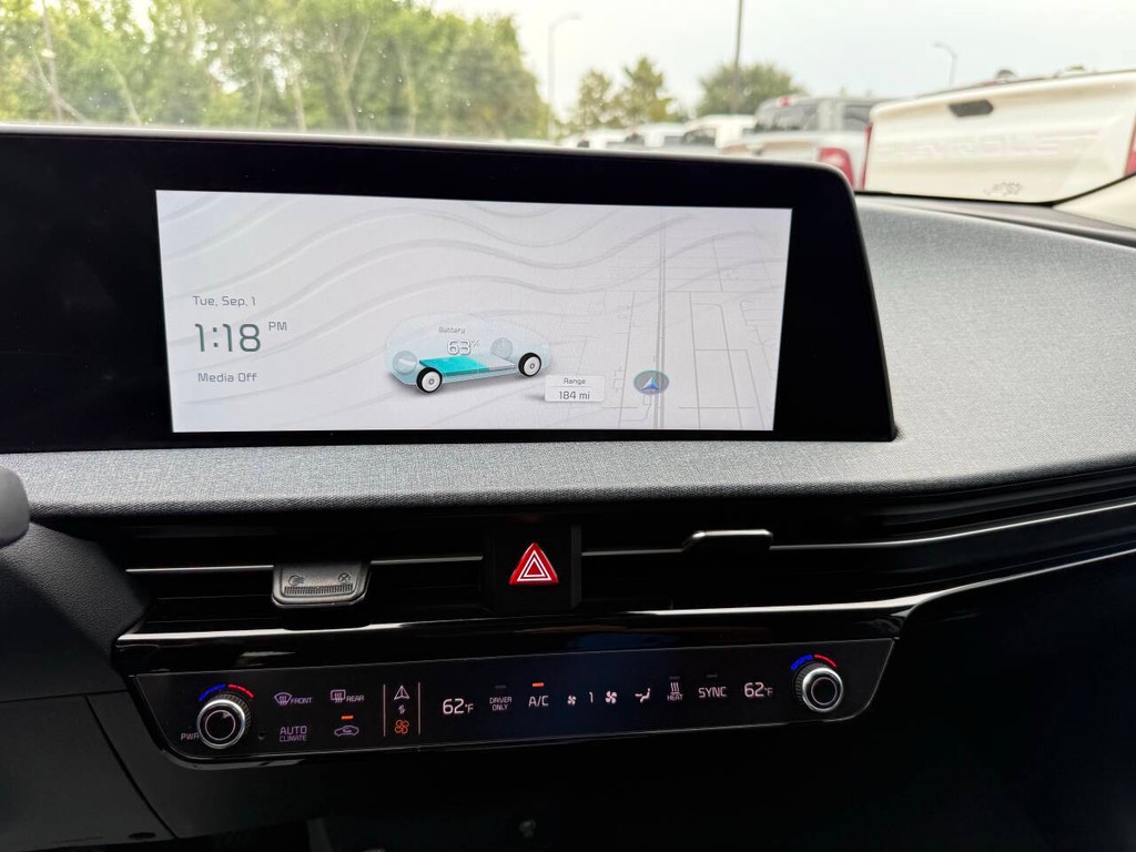 Kia EV6 Vehicle Full-screen Gallery Image 26