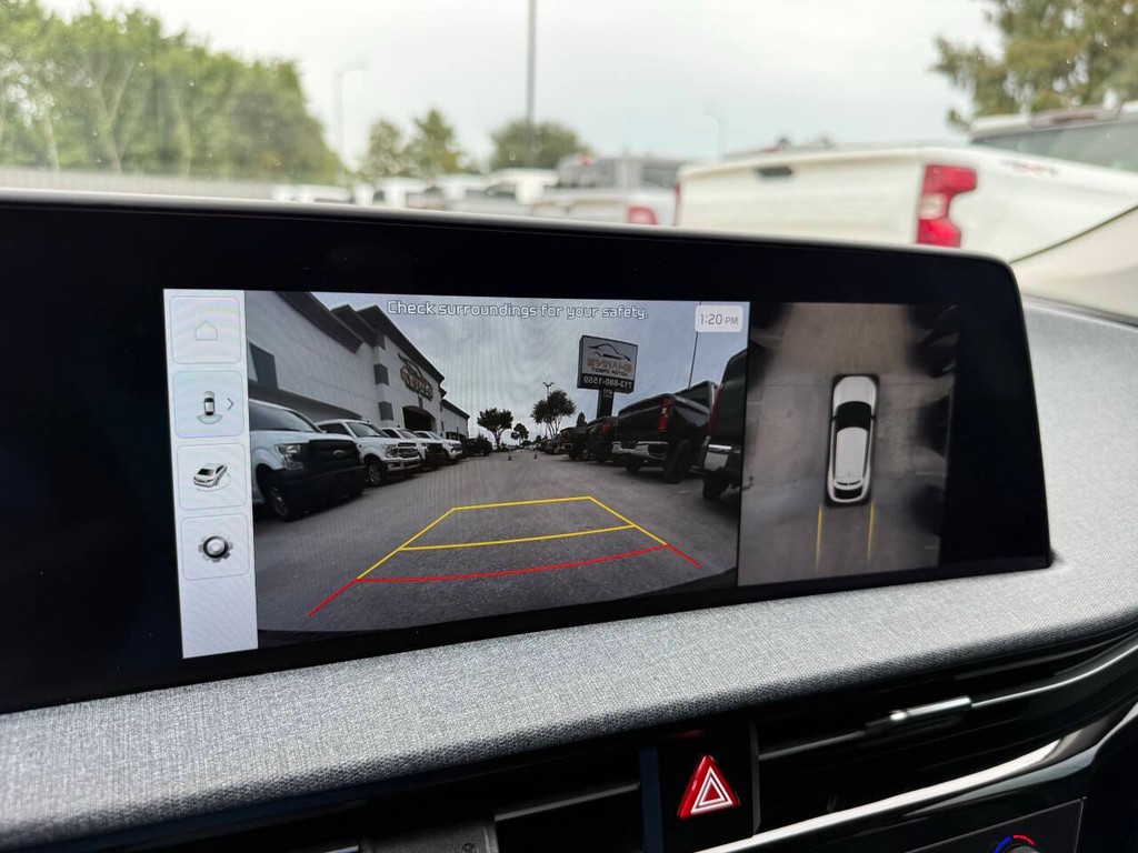 Kia EV6 Vehicle Full-screen Gallery Image 27