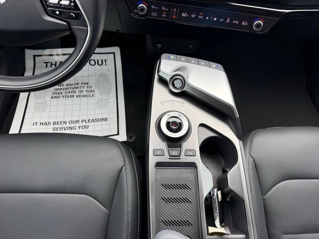 Kia EV6 Vehicle Full-screen Gallery Image 29