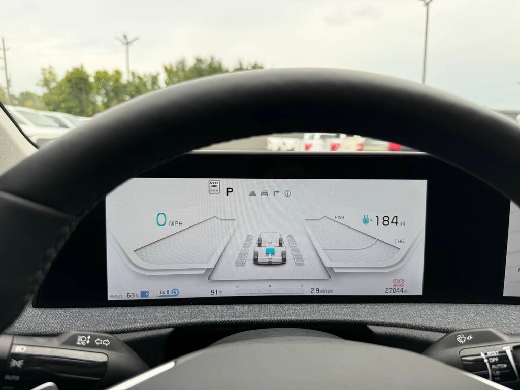 Kia EV6 Vehicle Full-screen Gallery Image 31
