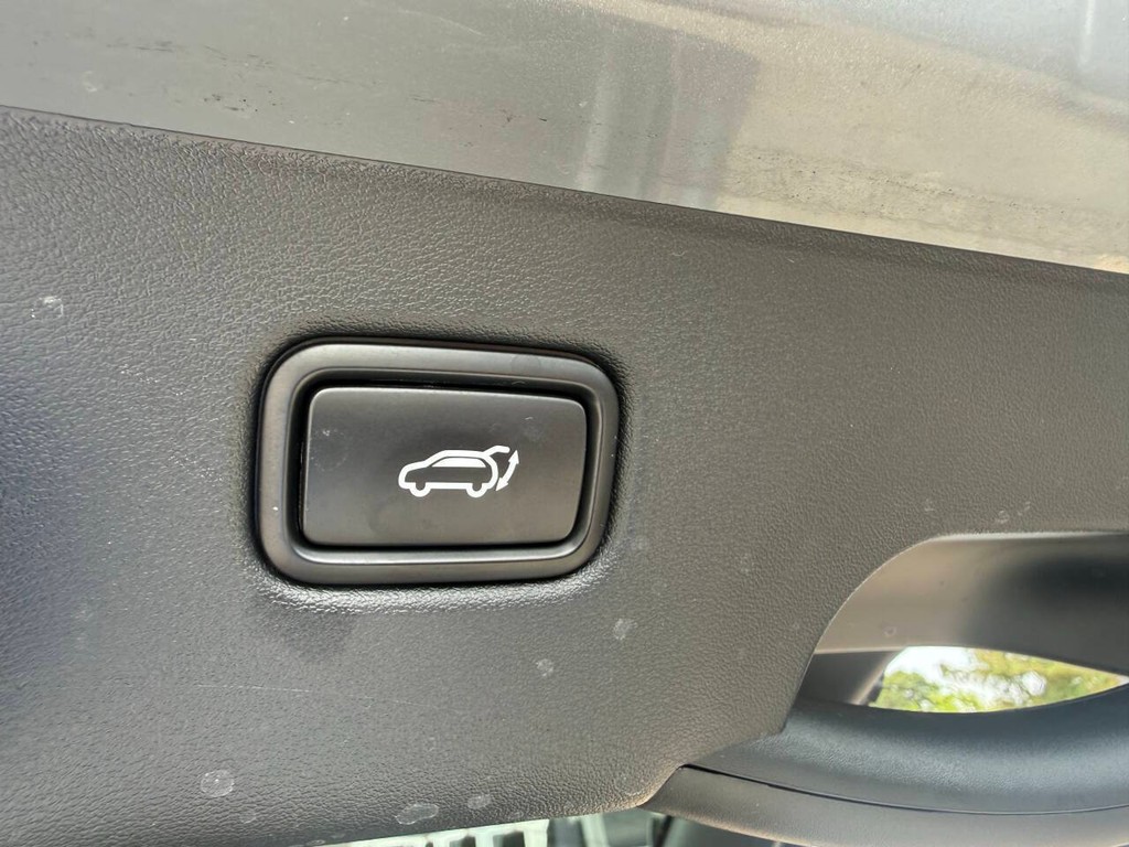 Kia EV6 Vehicle Full-screen Gallery Image 37