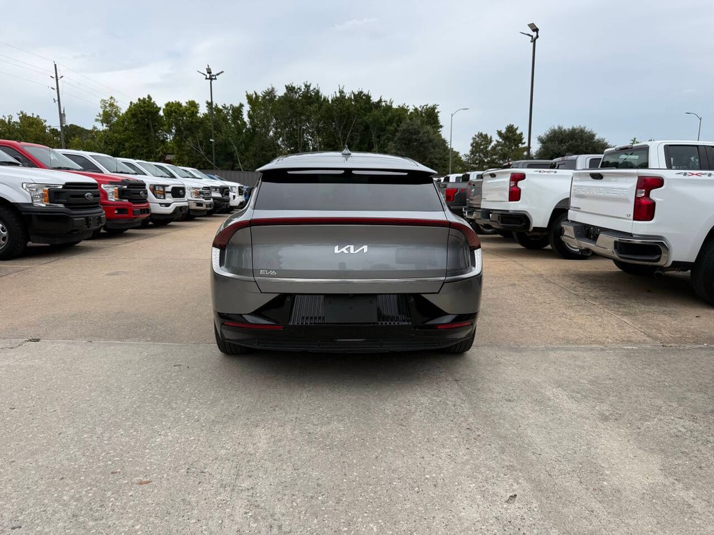 Kia EV6 Vehicle Full-screen Gallery Image 38