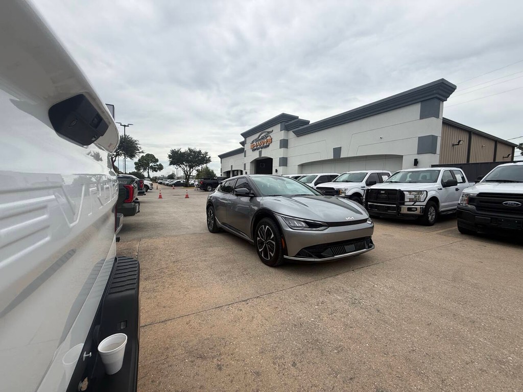 Kia EV6 Vehicle Full-screen Gallery Image 43