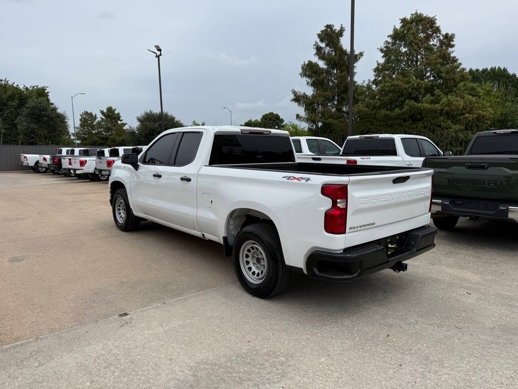 Chevrolet Silverado 1500 Vehicle Full-screen Gallery Image 04