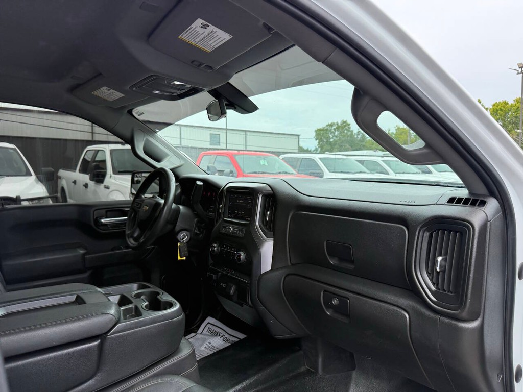 Chevrolet Silverado 1500 Vehicle Full-screen Gallery Image 09
