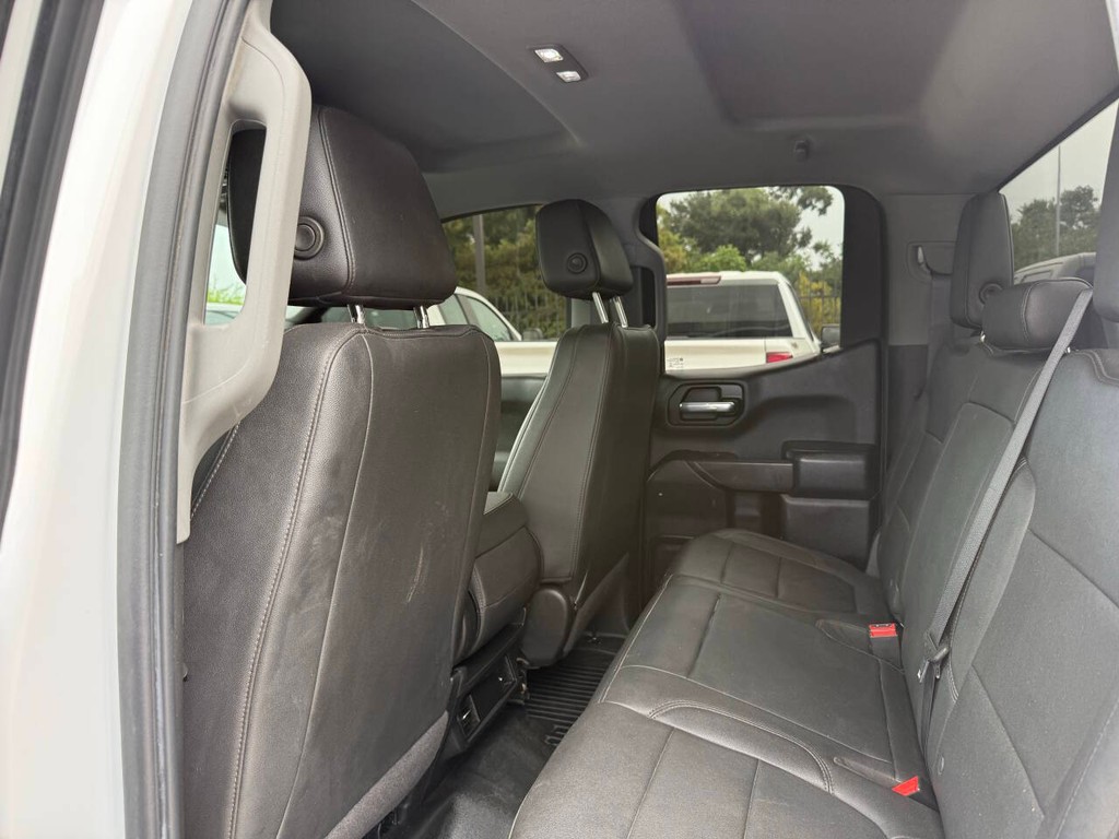Chevrolet Silverado 1500 Vehicle Full-screen Gallery Image 12