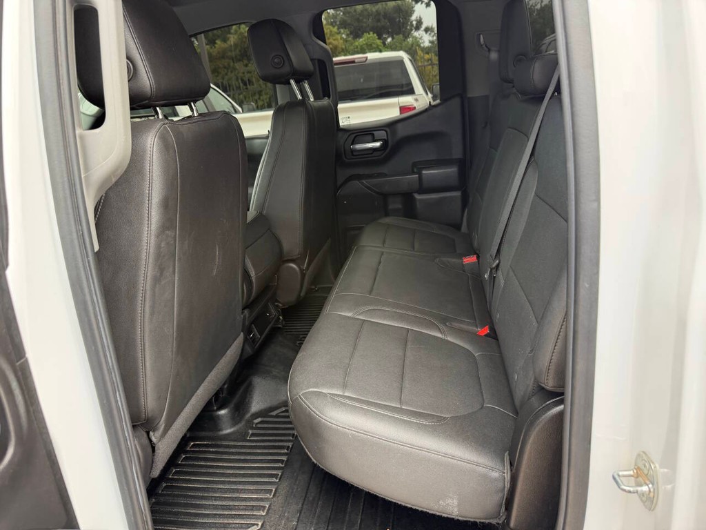 Chevrolet Silverado 1500 Vehicle Full-screen Gallery Image 13