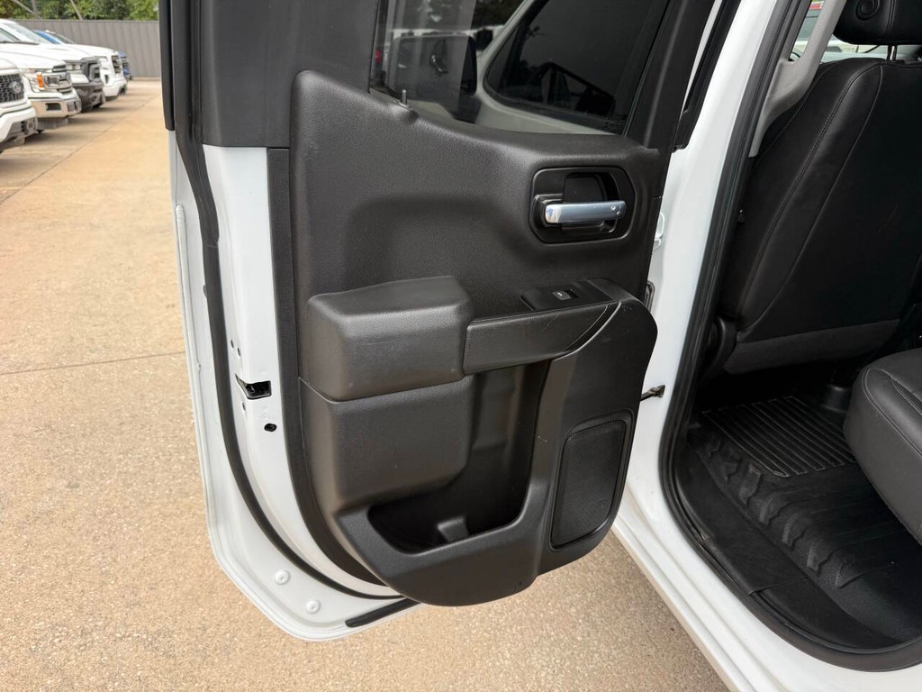 Chevrolet Silverado 1500 Vehicle Full-screen Gallery Image 14