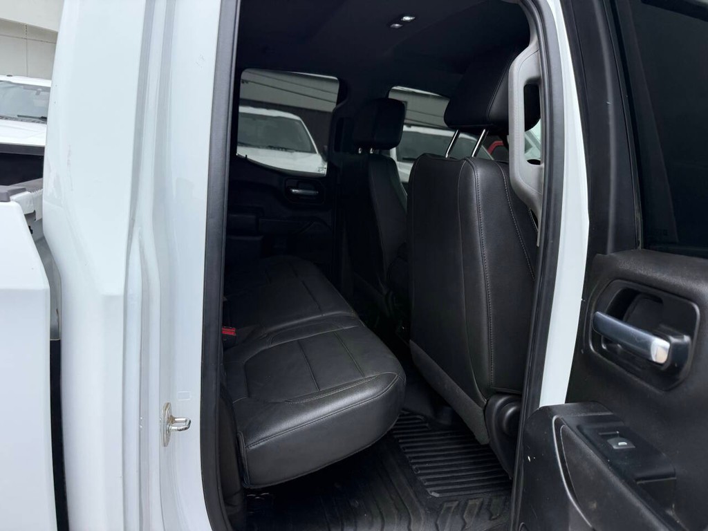 Chevrolet Silverado 1500 Vehicle Full-screen Gallery Image 15