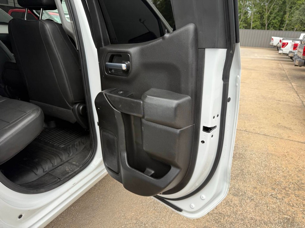 Chevrolet Silverado 1500 Vehicle Full-screen Gallery Image 16