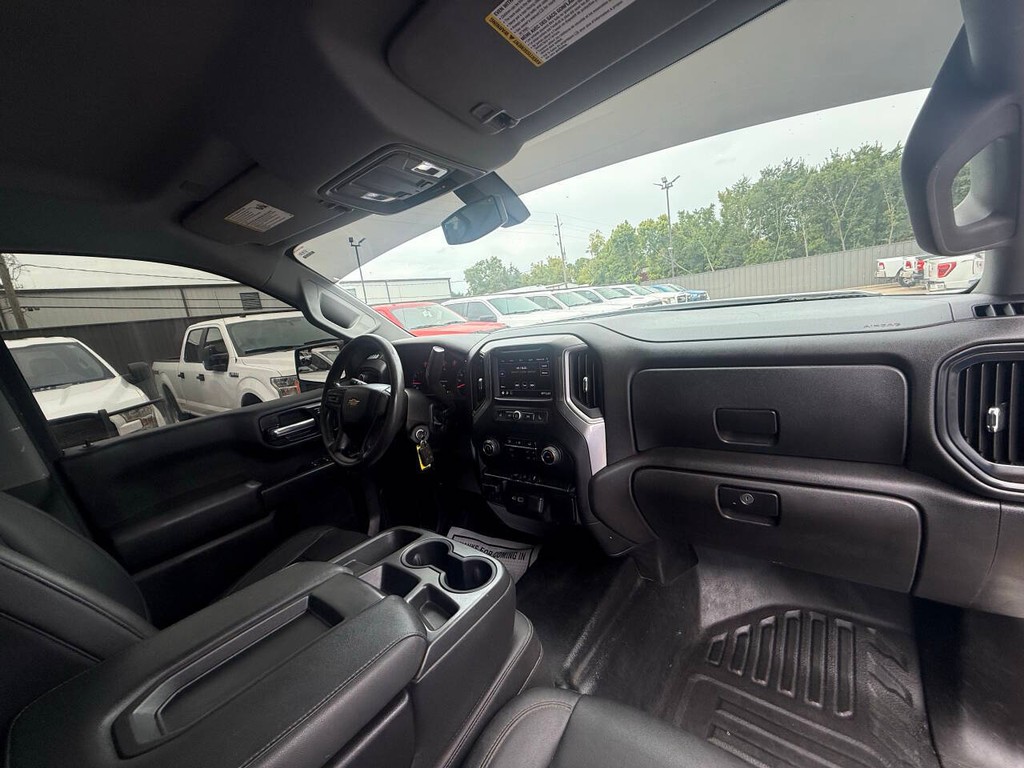 Chevrolet Silverado 1500 Vehicle Full-screen Gallery Image 18