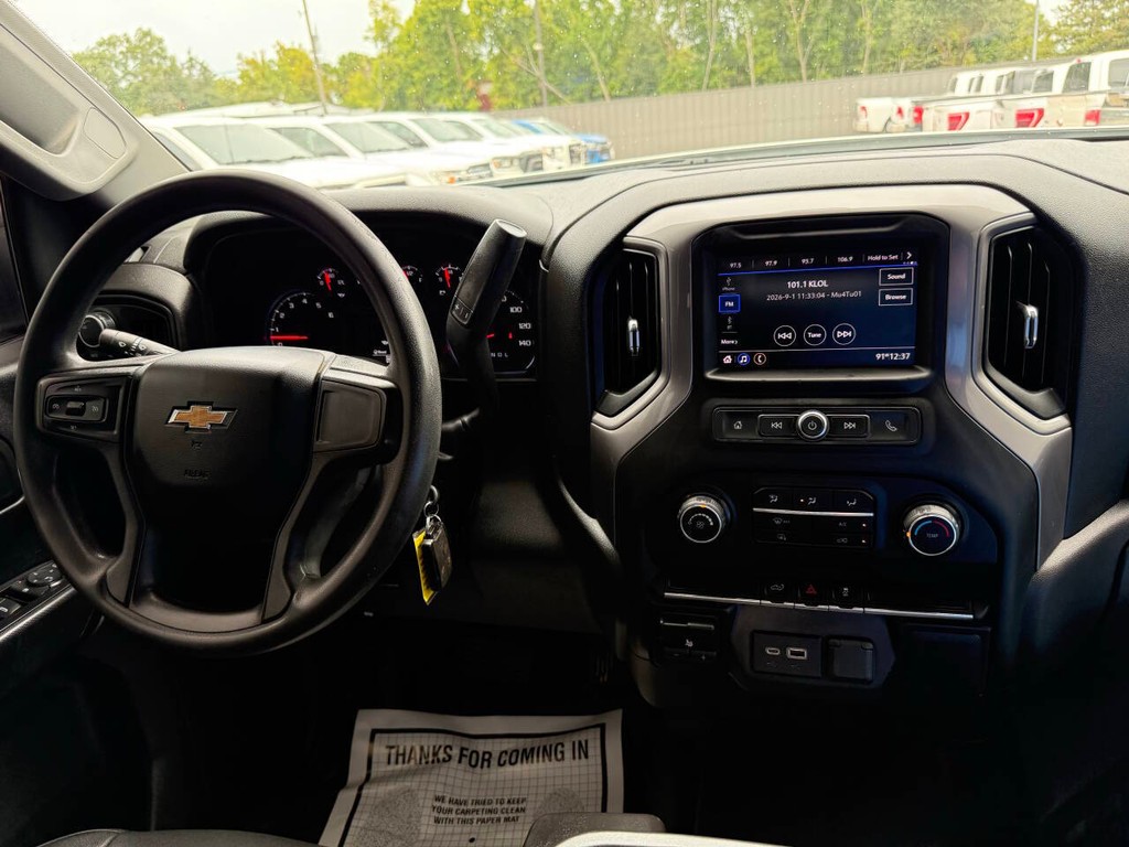 Chevrolet Silverado 1500 Vehicle Full-screen Gallery Image 19