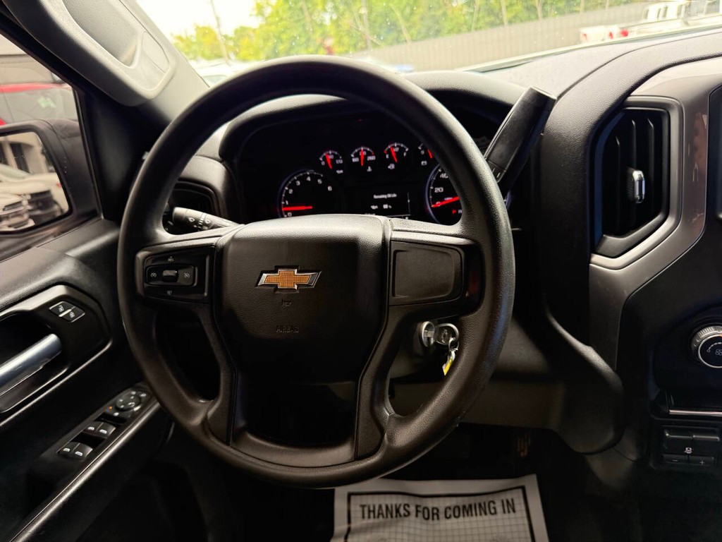 Chevrolet Silverado 1500 Vehicle Full-screen Gallery Image 20