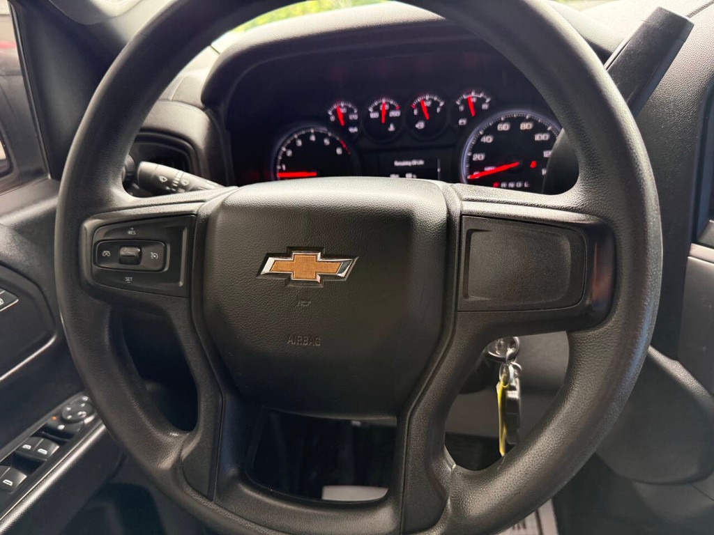 Chevrolet Silverado 1500 Vehicle Full-screen Gallery Image 21