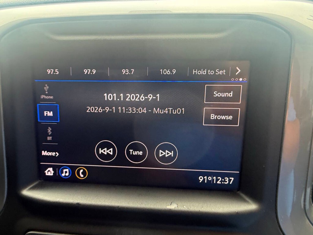 Chevrolet Silverado 1500 Vehicle Full-screen Gallery Image 23
