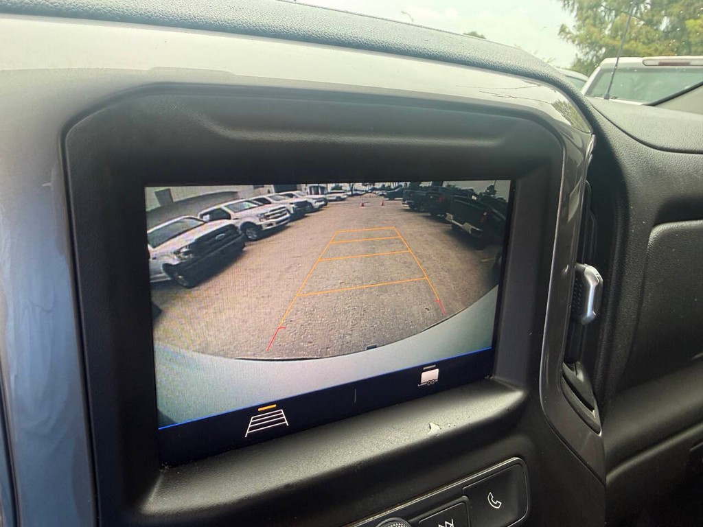 Chevrolet Silverado 1500 Vehicle Full-screen Gallery Image 24