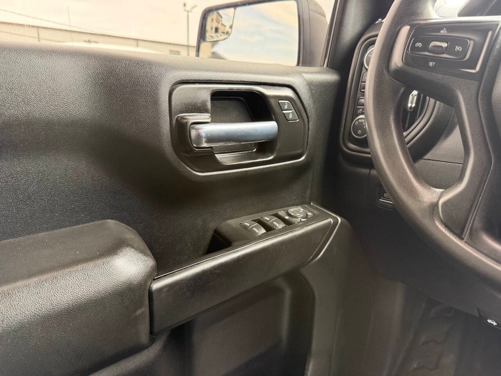 Chevrolet Silverado 1500 Vehicle Full-screen Gallery Image 27