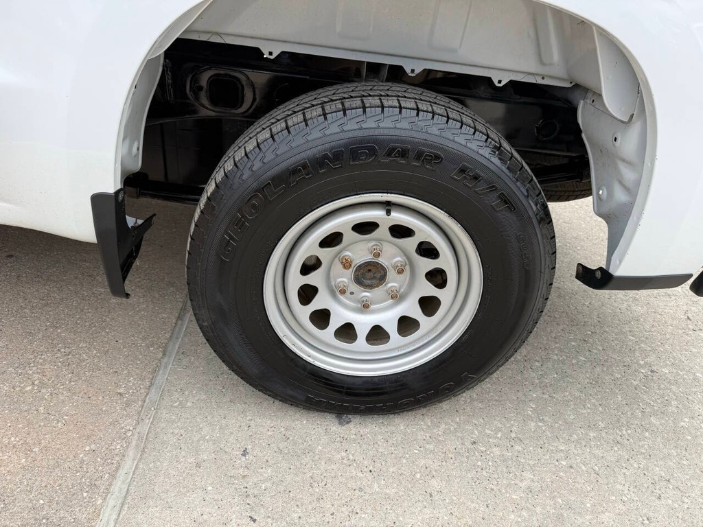 Chevrolet Silverado 1500 Vehicle Full-screen Gallery Image 32
