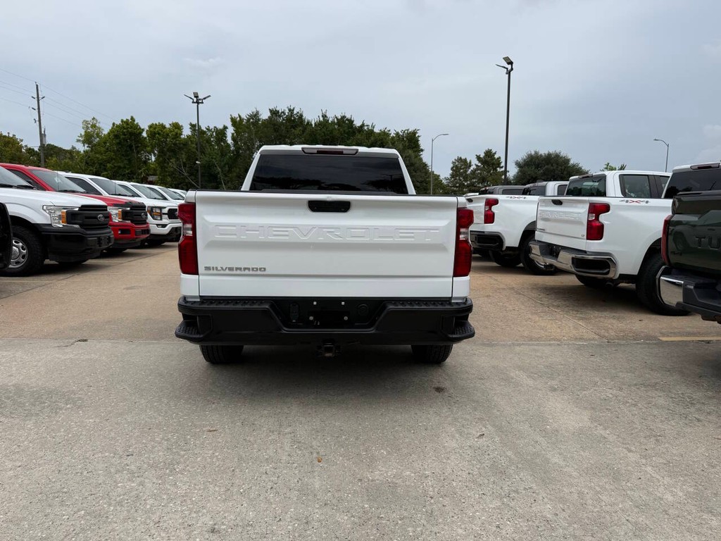 Chevrolet Silverado 1500 Vehicle Full-screen Gallery Image 34