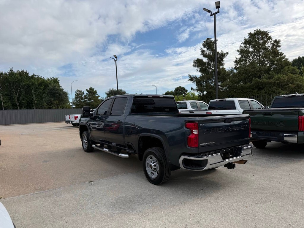 Chevrolet Silverado 2500HD Vehicle Full-screen Gallery Image 04