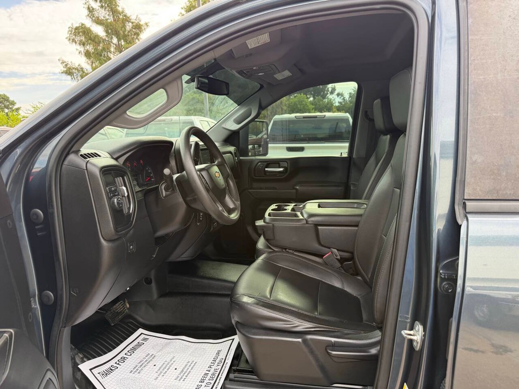 Chevrolet Silverado 2500HD Vehicle Full-screen Gallery Image 07