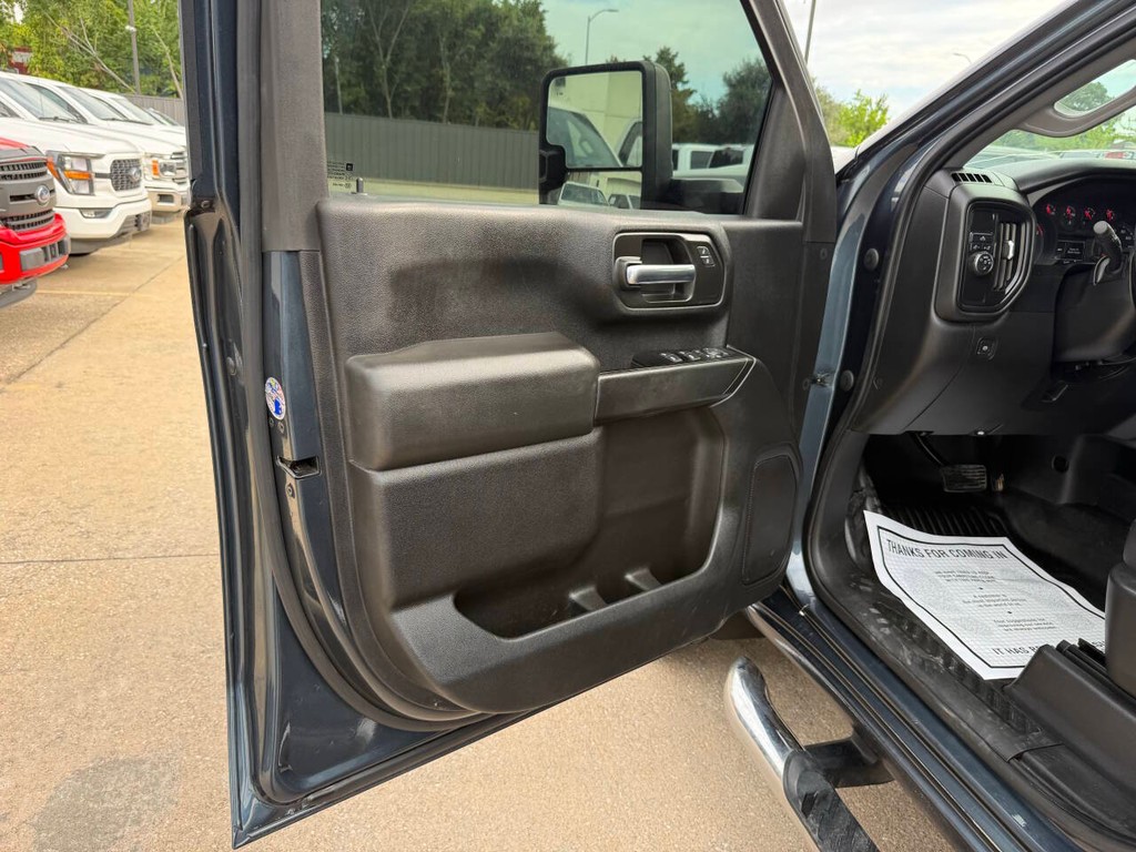 Chevrolet Silverado 2500HD Vehicle Full-screen Gallery Image 08
