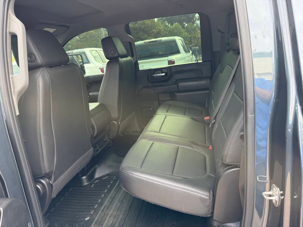 Chevrolet Silverado 2500HD Vehicle Full-screen Gallery Image 13