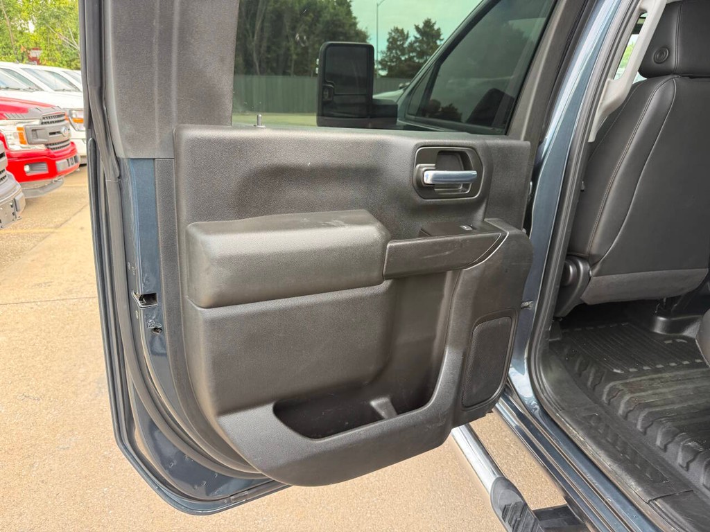 Chevrolet Silverado 2500HD Vehicle Full-screen Gallery Image 14