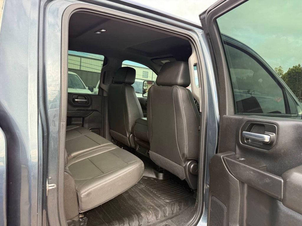 Chevrolet Silverado 2500HD Vehicle Full-screen Gallery Image 15