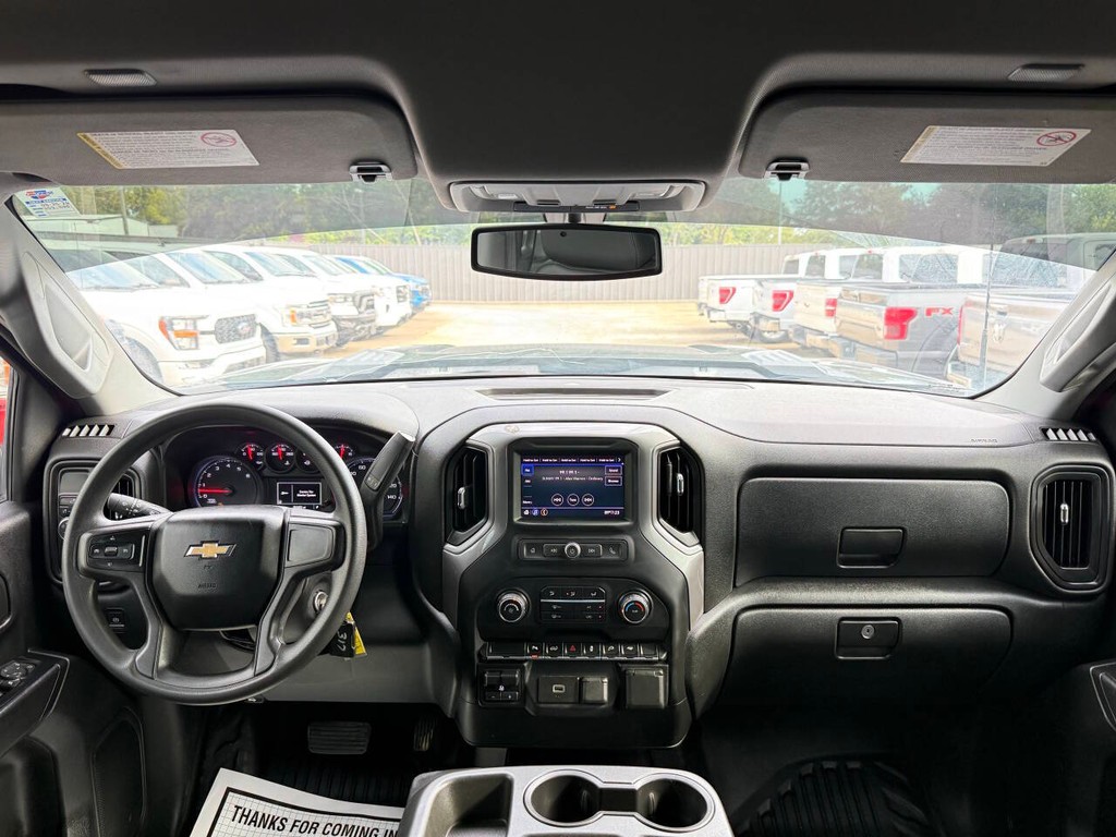 Chevrolet Silverado 2500HD Vehicle Full-screen Gallery Image 17