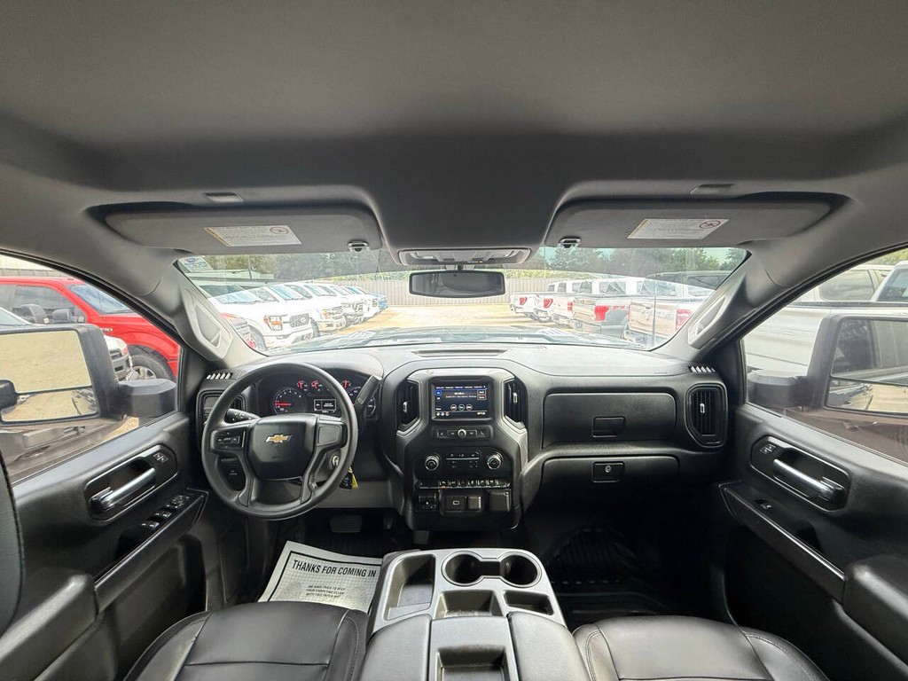 Chevrolet Silverado 2500HD Vehicle Full-screen Gallery Image 18