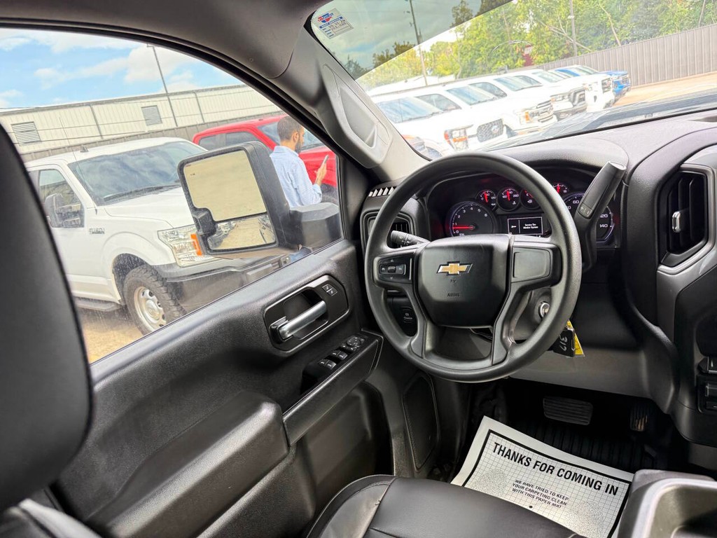 Chevrolet Silverado 2500HD Vehicle Full-screen Gallery Image 19