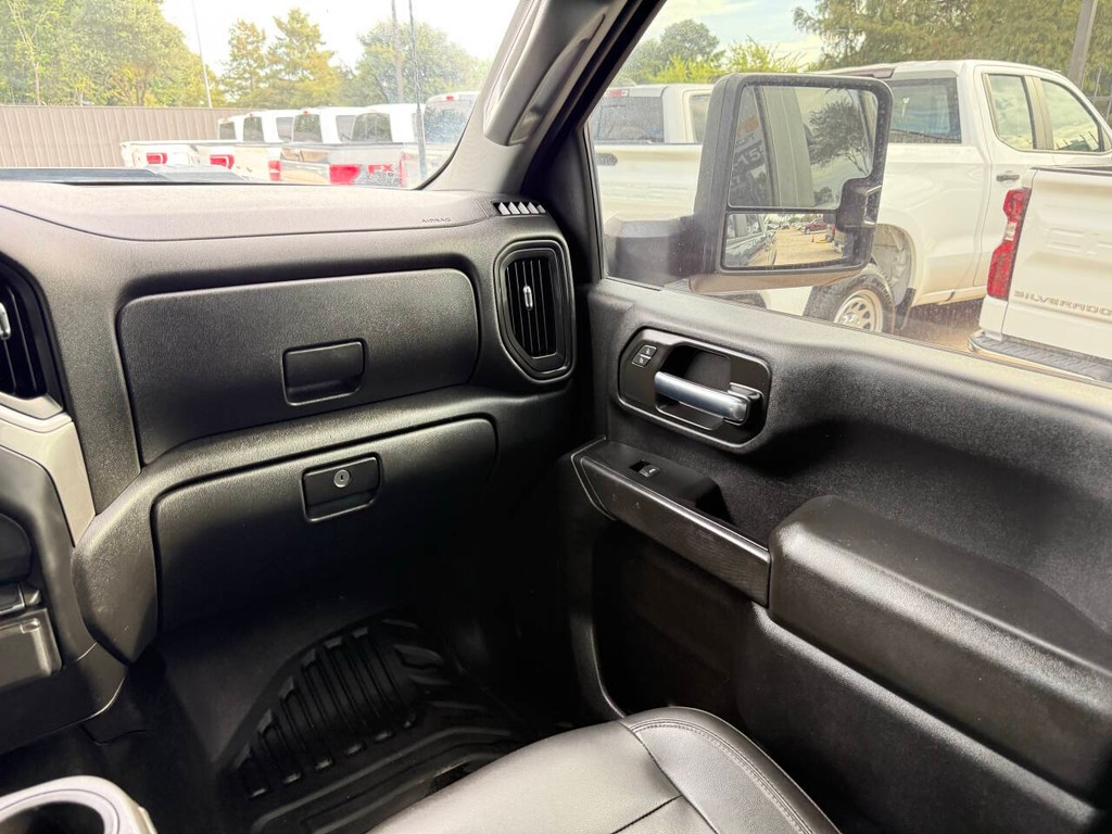 Chevrolet Silverado 2500HD Vehicle Full-screen Gallery Image 20
