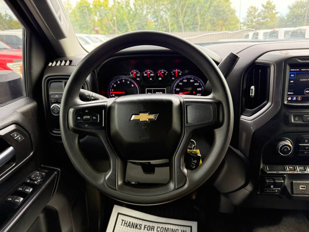 Chevrolet Silverado 2500HD Vehicle Full-screen Gallery Image 22