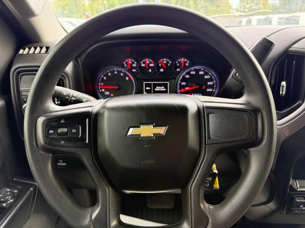 Chevrolet Silverado 2500HD Vehicle Full-screen Gallery Image 23