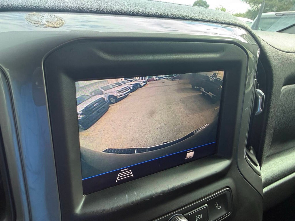 Chevrolet Silverado 2500HD Vehicle Full-screen Gallery Image 27