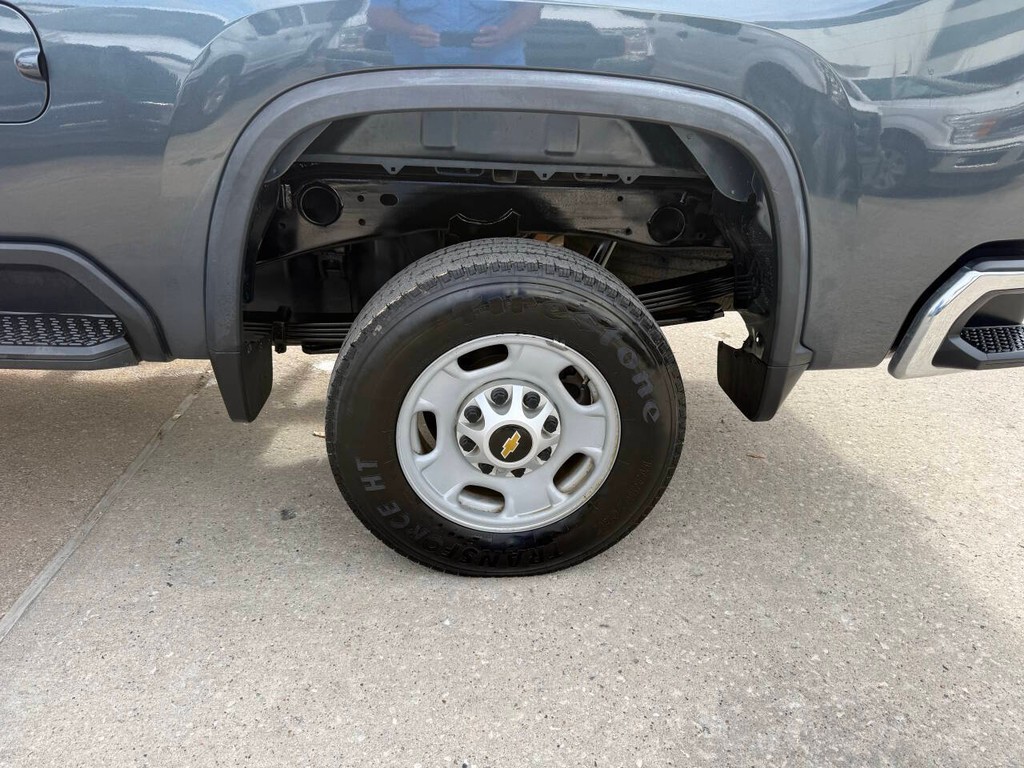Chevrolet Silverado 2500HD Vehicle Full-screen Gallery Image 34