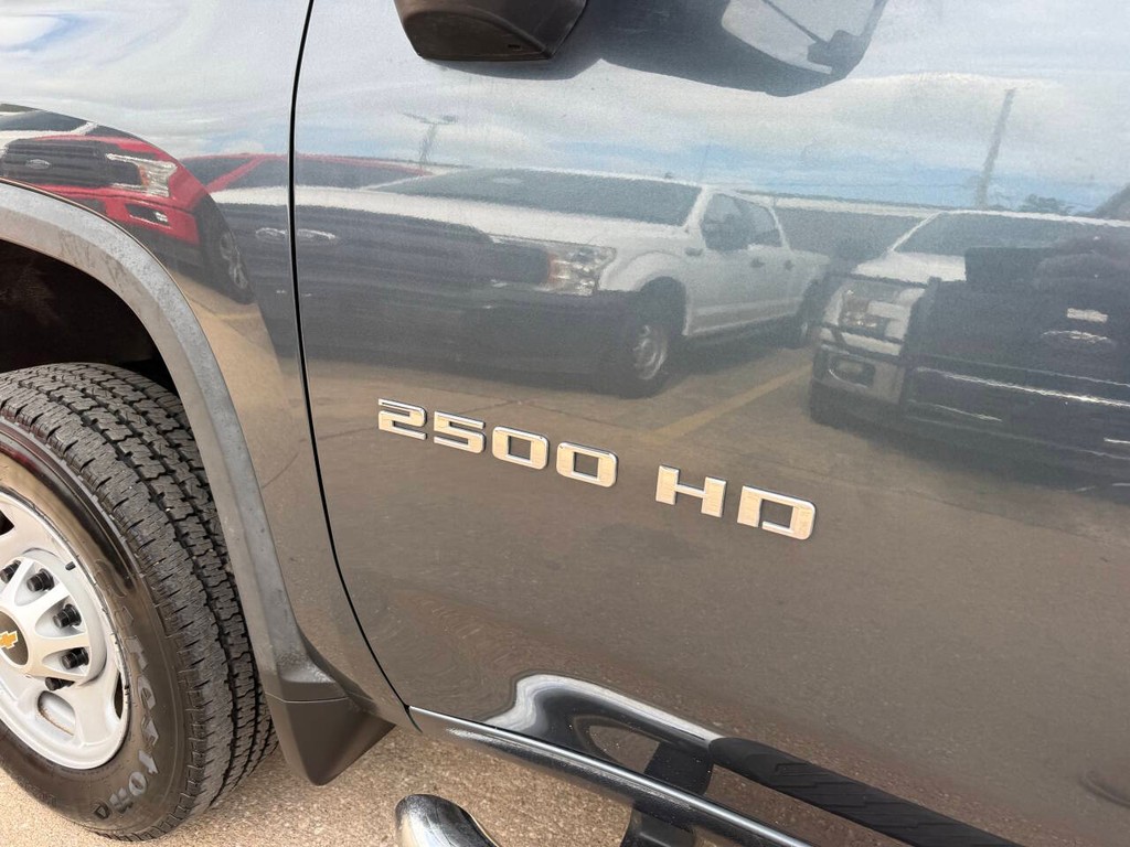 Chevrolet Silverado 2500HD Vehicle Full-screen Gallery Image 35