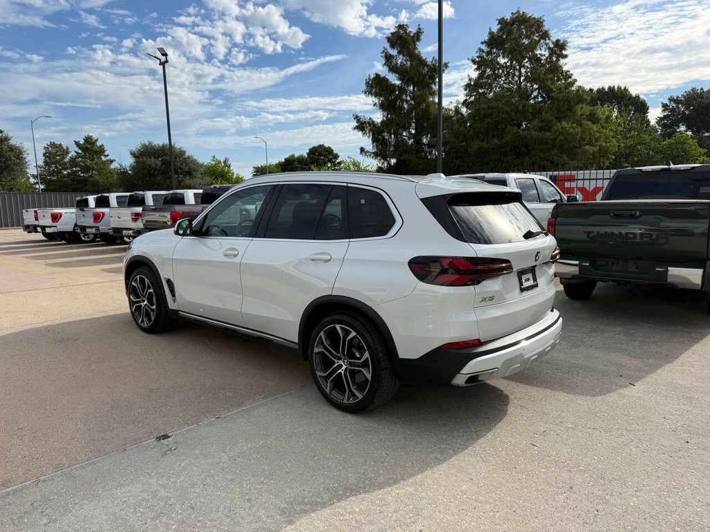 BMW X5 Vehicle Full-screen Gallery Image 04
